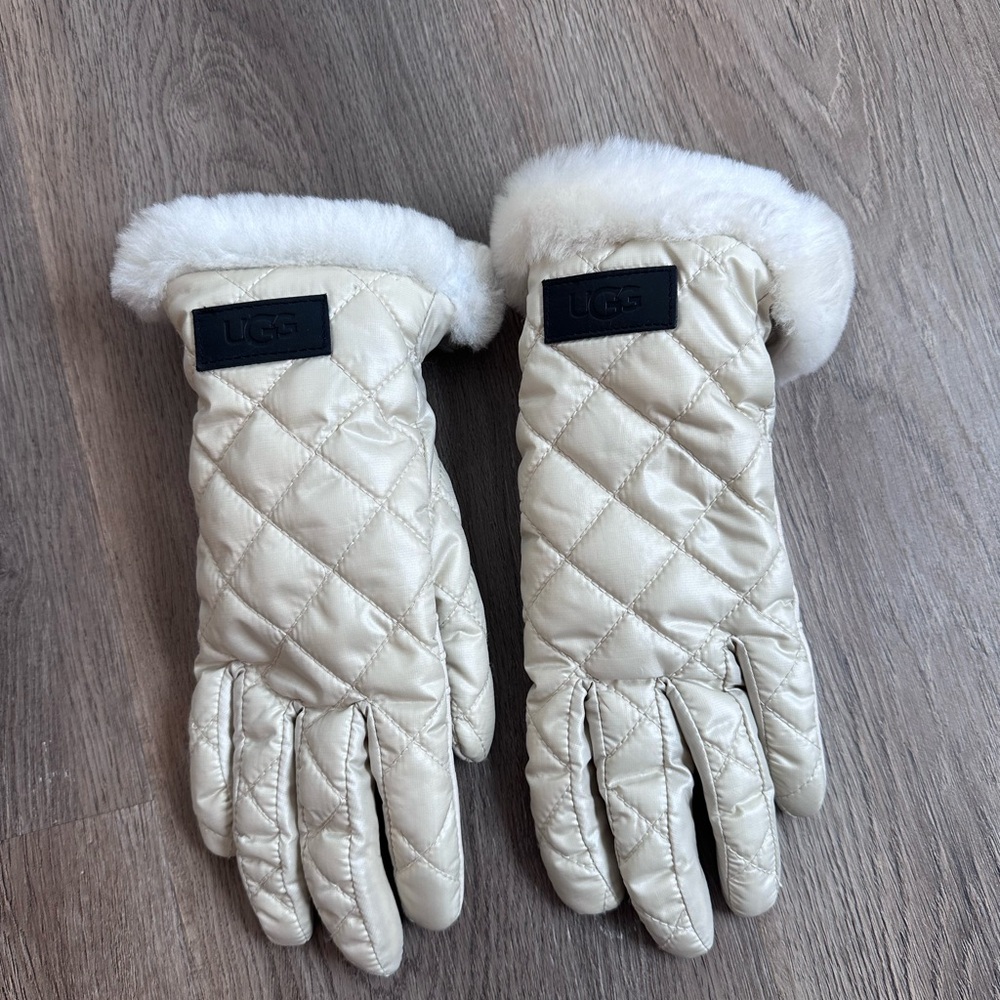 UGG Quilted Cream Shearling-Trim Gloves